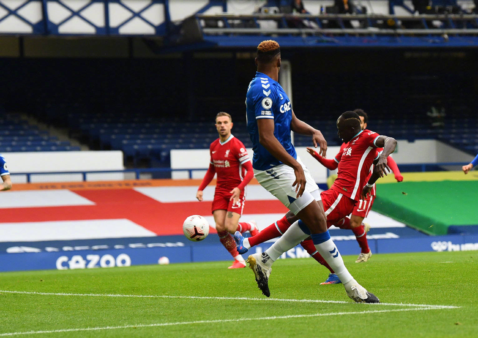 场球员并吸 场球员并吸