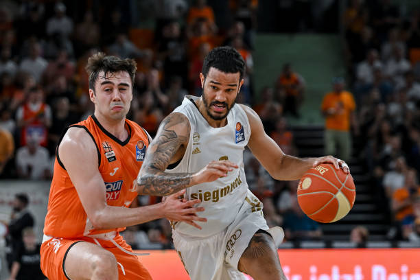 双重角色下 双重角色下