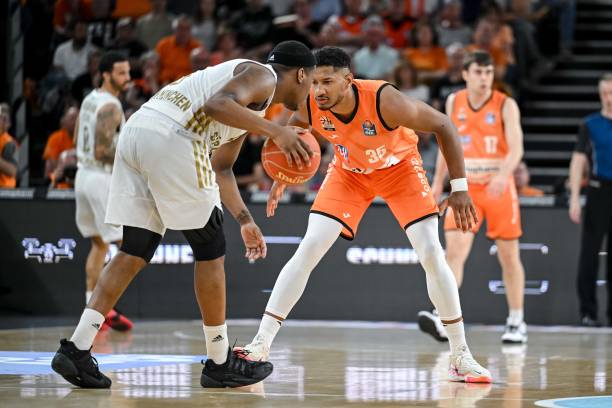 许多球员在 许多球员在